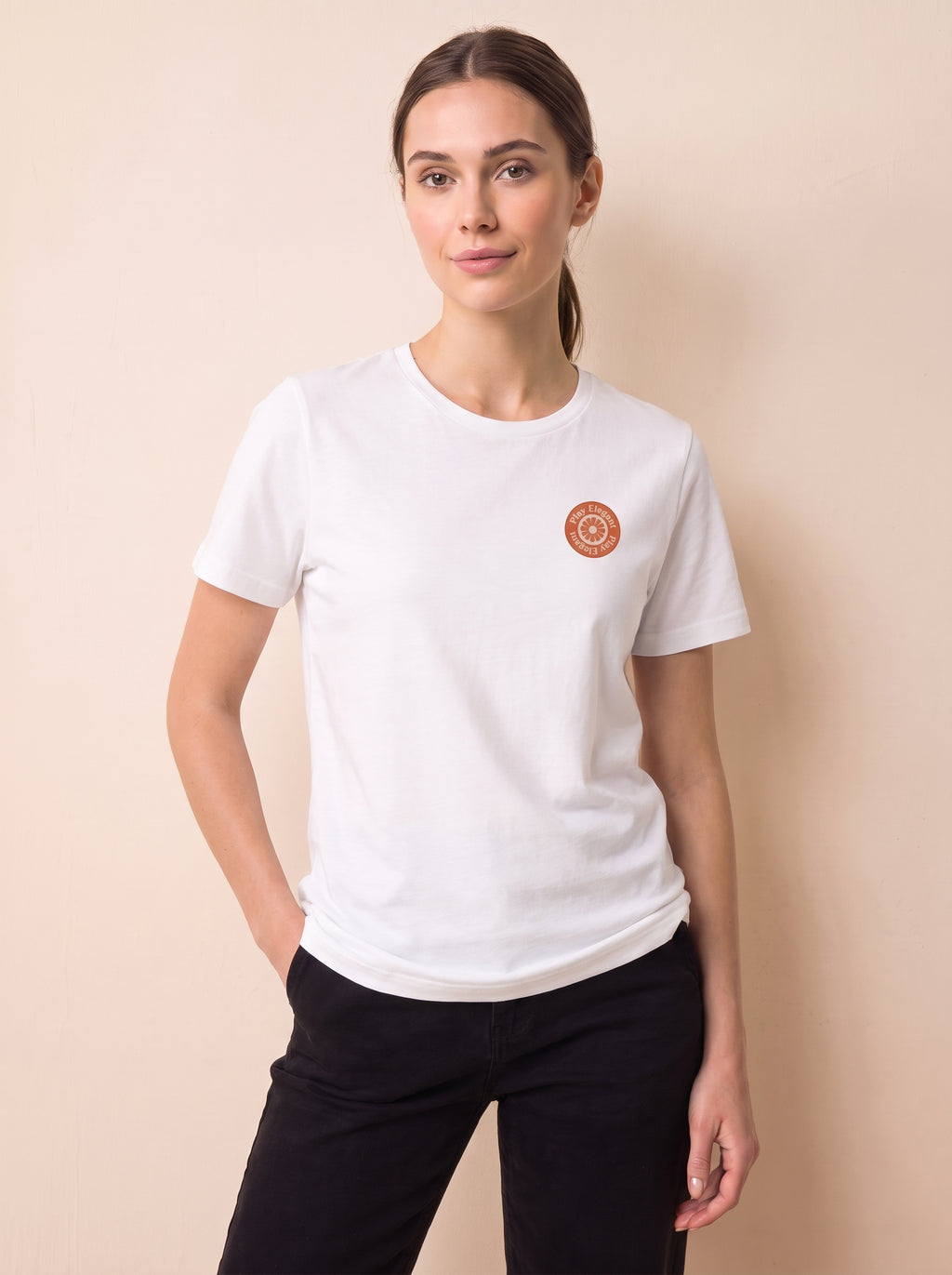 T-shirt à l'effigie d'élégant badge Play